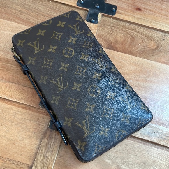 Louis Vuitton Travel Documents Case. - Picture 3 of 16